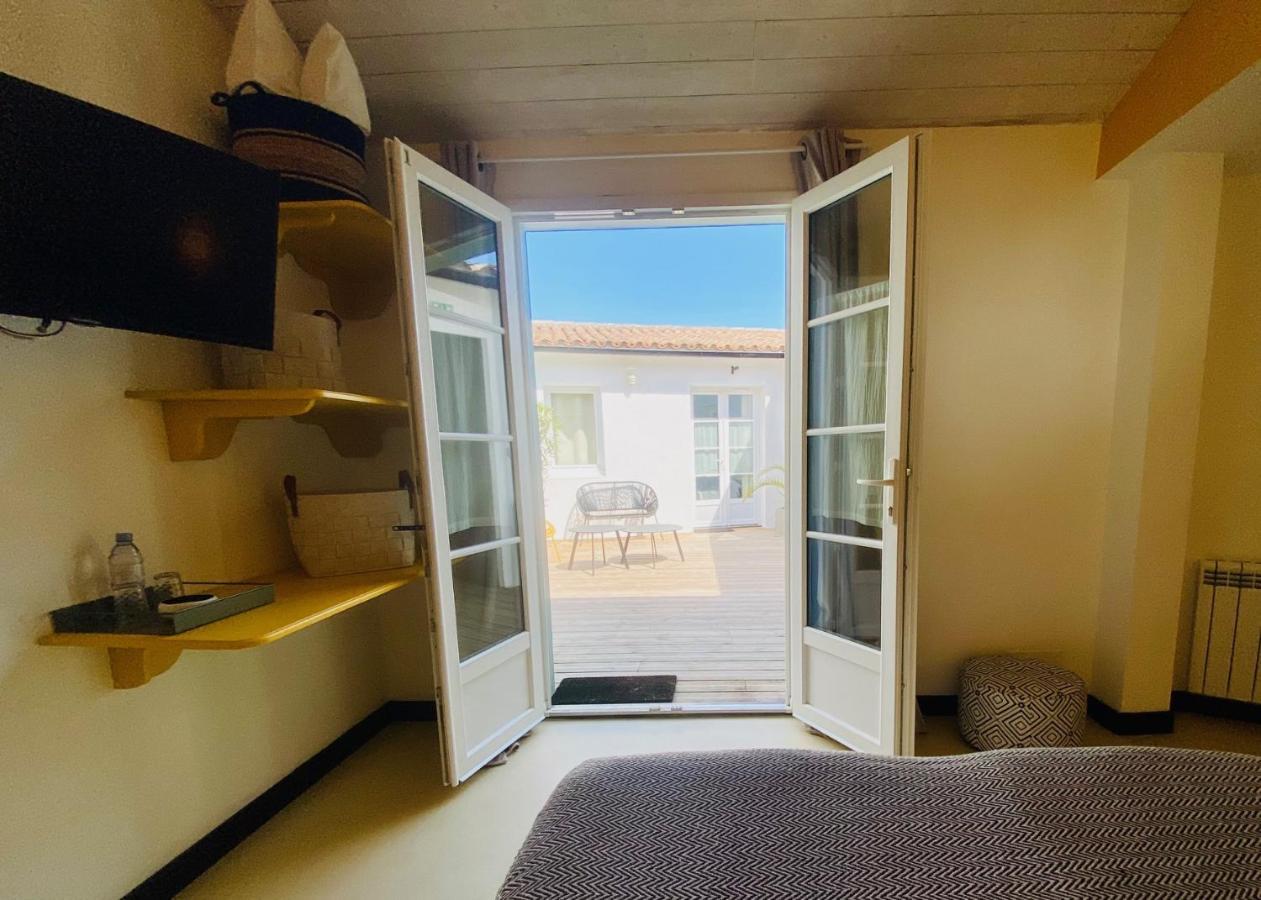 ארס-אן-רה Hotel Le Clocher מראה חיצוני תמונה