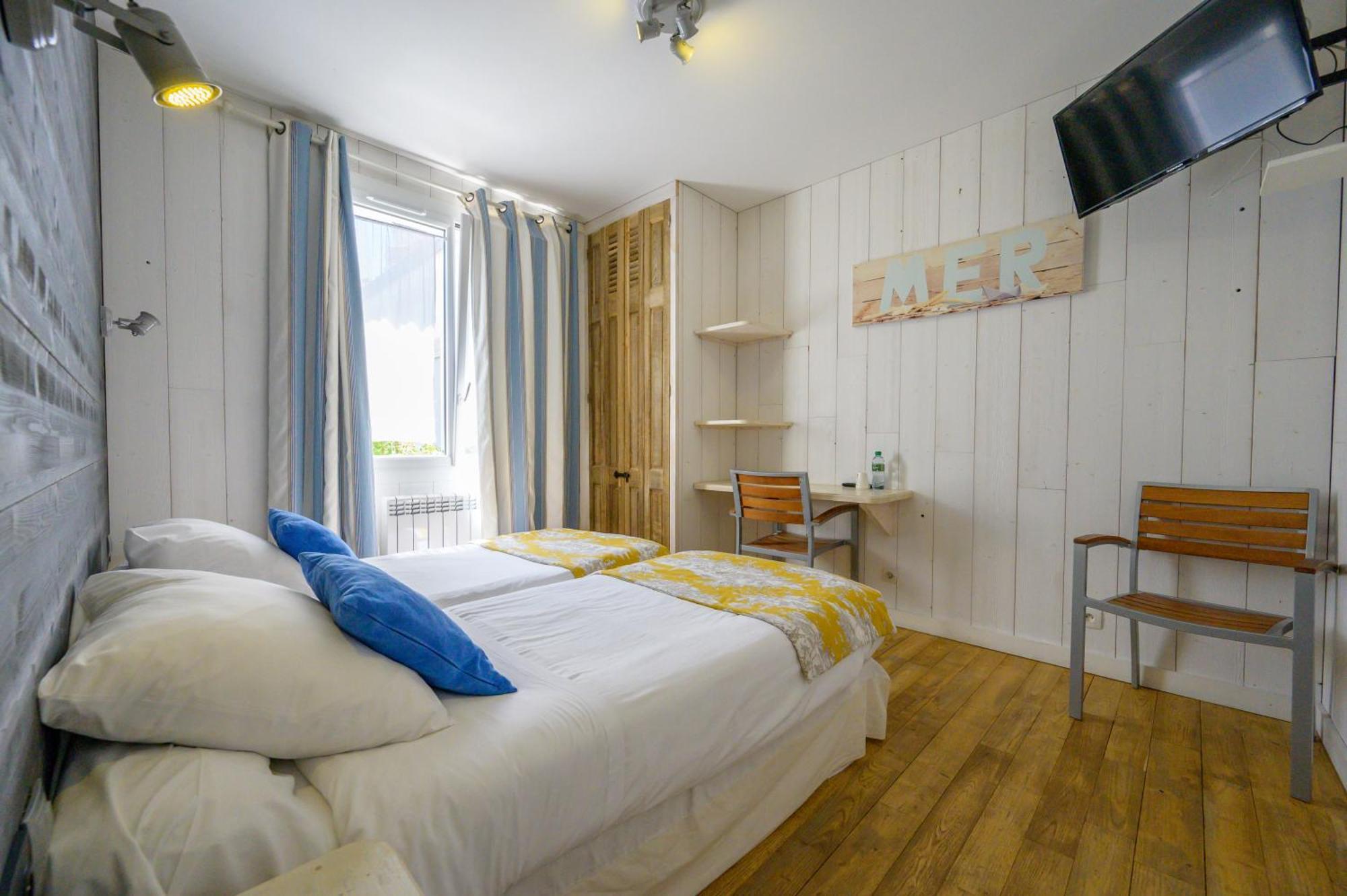 ארס-אן-רה Hotel Le Clocher מראה חיצוני תמונה