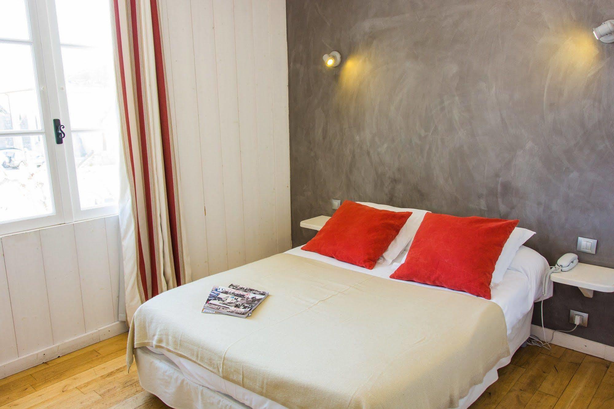ארס-אן-רה Hotel Le Clocher מראה חיצוני תמונה