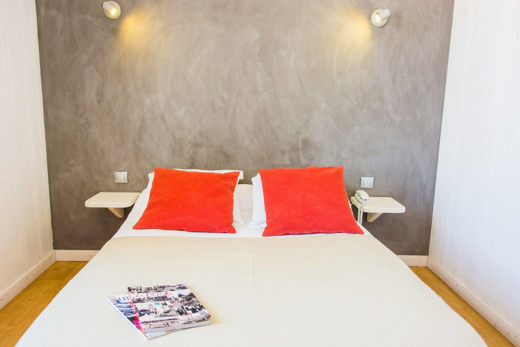 ארס-אן-רה Hotel Le Clocher מראה חיצוני תמונה