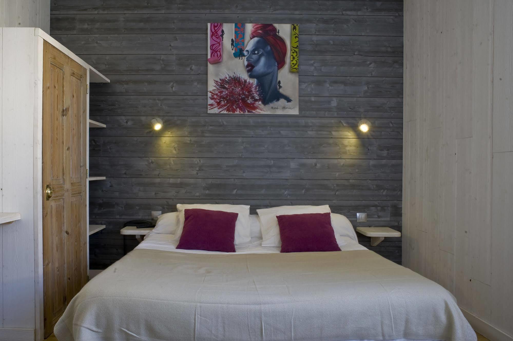 ארס-אן-רה Hotel Le Clocher מראה חיצוני תמונה