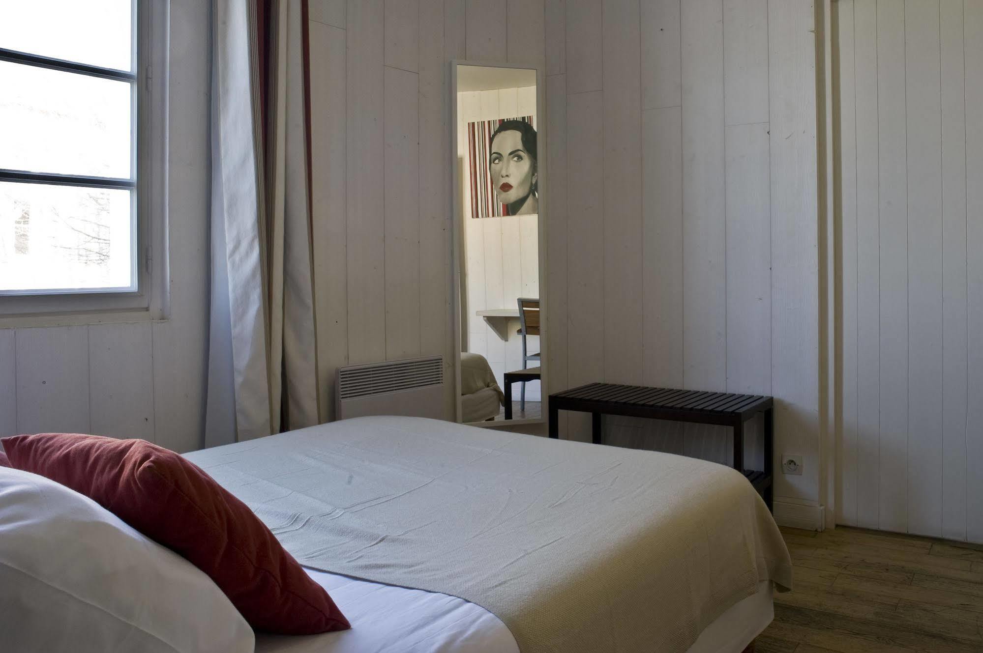 ארס-אן-רה Hotel Le Clocher מראה חיצוני תמונה